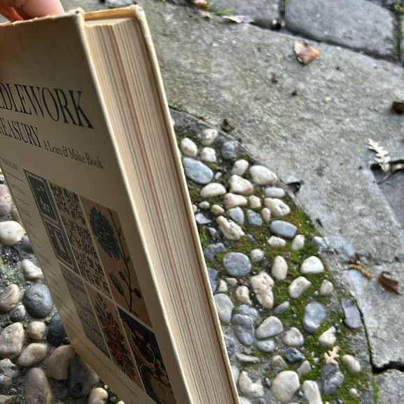 Vintage McCall's Needlework Treasury Stitches Reference and Guide Book 1964 - Picture 5 of 16